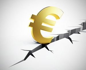 Евро завершает неделю максимальным падением против доллара за шесть месяцев 