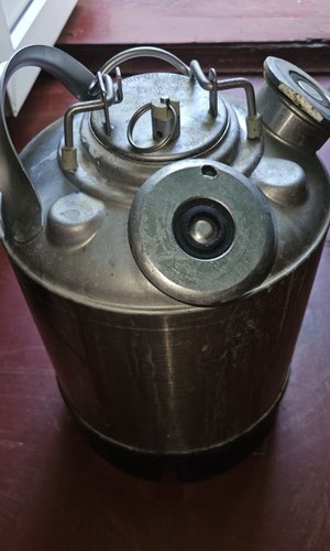Продам пивні клешні,  крани,  редуктор,  промивочний бачок,  кеги.