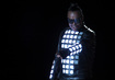 Для мирового турне 'The Beginning' Black Eyed Peas выбрали футуристичные костюмы Philips на основе светодиодов.