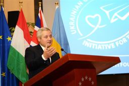 Фонд «Инициатива во имя будущего»,  который возглавляет Игорь Янковский,  открыл в Брюсселе выставку детских рисунков