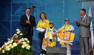 Первые две путевки в рамках акции «Сопровождай футболистов на Чемпионате Европы по футболу УЕФА ЕВРО 2012» нашли своих владельцев