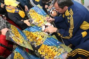 Игроки ФК «Металлист» Харьков встретились со своими болельщиками