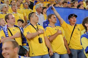 adidas одел болельщиков в футболки сборной Украины