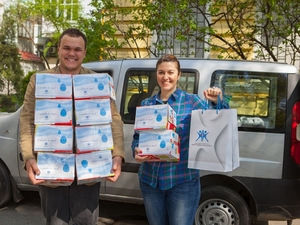 Дети получили пасхальные посылки от благотворителей