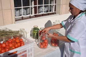 В установах виконання покарань управління ДПтС України в Полтавській області проводиться заготівля овочевої продукції на зиму 