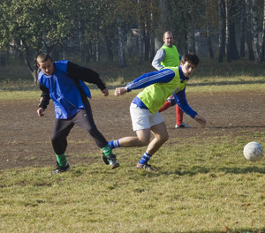 Ради спасения парка в Сумах общественники и журналисты играли в футбол