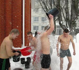 Вихованці Кременчуцької виховної колонії управління ДПтС України в Полтавській області обливалися Йорданською водою