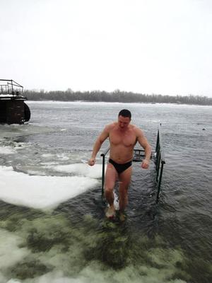 Співробітники Кременчуцької виховної колонії управління ДПтС України в Полтавській області занурились у Хрещенську воду