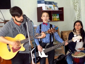 Полтавщина: вихованці Кременчуцької виховної колонії пограли в розвиваючі ігри та насолодились живим співом під гітару