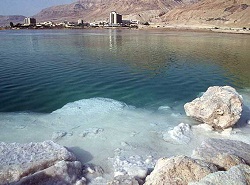 Мертвого моря все меньше и меньше