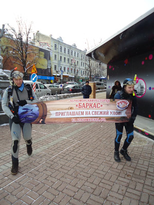 Киевлян шокировало появление аквалангистов в центре города