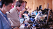 Директор "Шарм Радио" (Sharm Radio) утверждает, что не знал о продажных рейтингах своей радиоволны...
