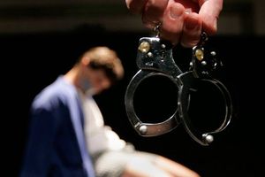Феодосийский милиционер сядет на три года за выбивание показаний