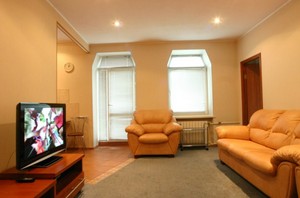 Сдам 4-комн. квартиру на пер.Белинского, 5