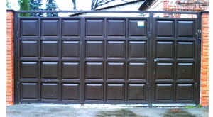 ворота;  бронированные двери;  металлические заборы;  ограды;  решетки; 