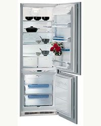Продам б/у встраиваемый двухкамерный холодильник Ariston BCS 313 V