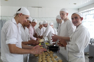 В Кременчуцькій виховній колонії  для вихованців відкрили короткострокові професійні курси кухарів-кондитерів